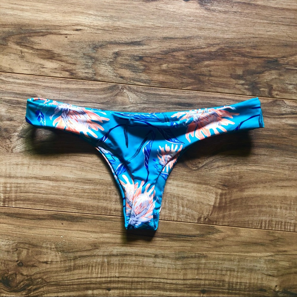 Protea whale tail bottoms